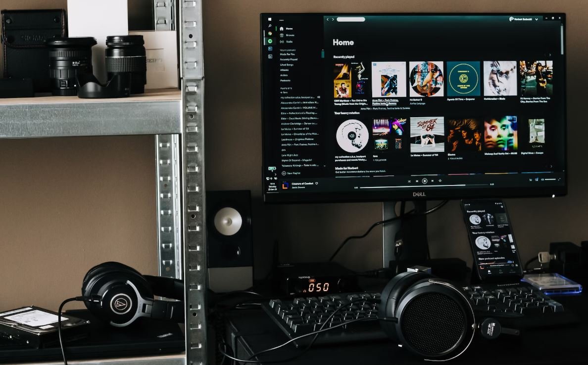Read more about the article Where Music Meets Your Desktop.